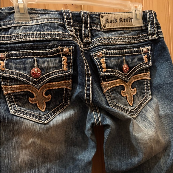 Rock Revival Distressed Blue Angie Capri Jeans labeled 28 (measures 30X22) - Picture 4 of 7